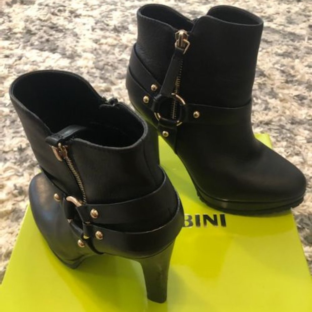 Gianni Bini Black Ankle Boot.